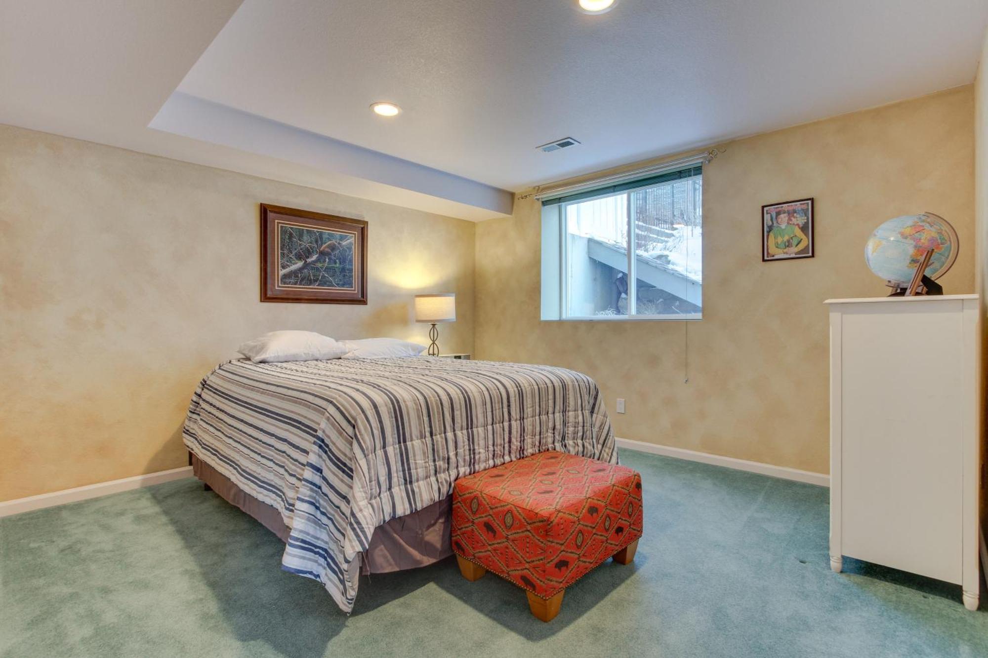 Inviting Great Falls Home With Wraparound Deck! Экстерьер фото