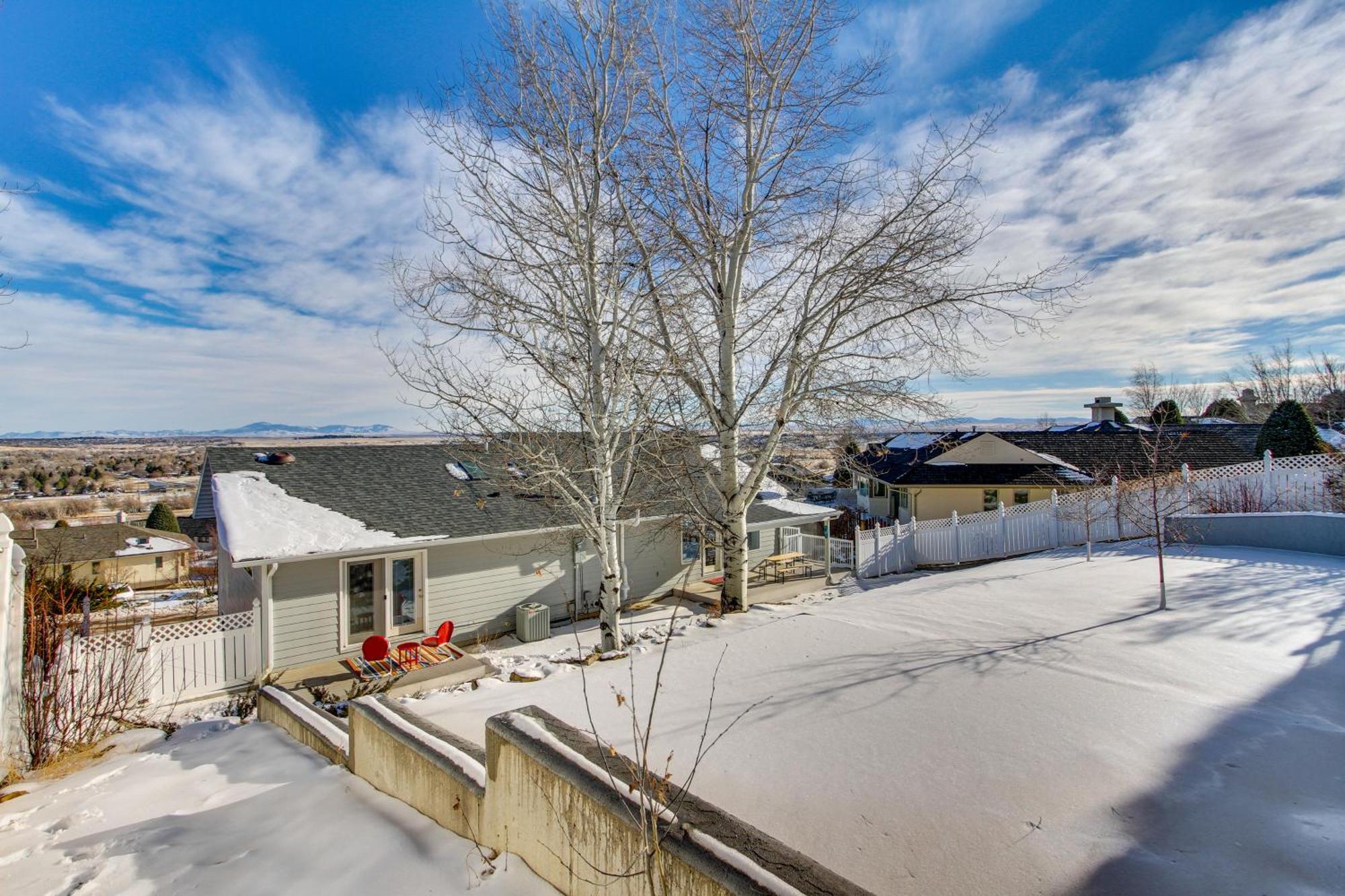 Inviting Great Falls Home With Wraparound Deck! Экстерьер фото