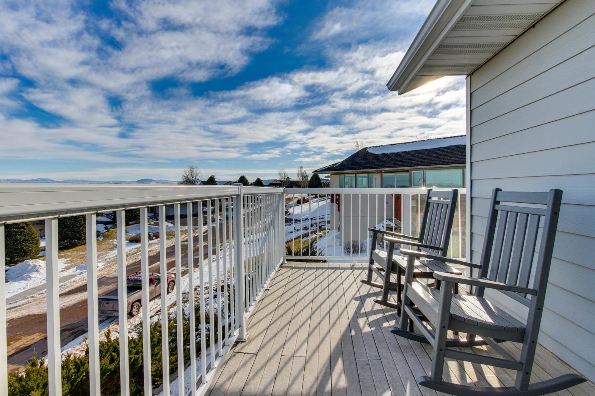 Inviting Great Falls Home With Wraparound Deck! Экстерьер фото