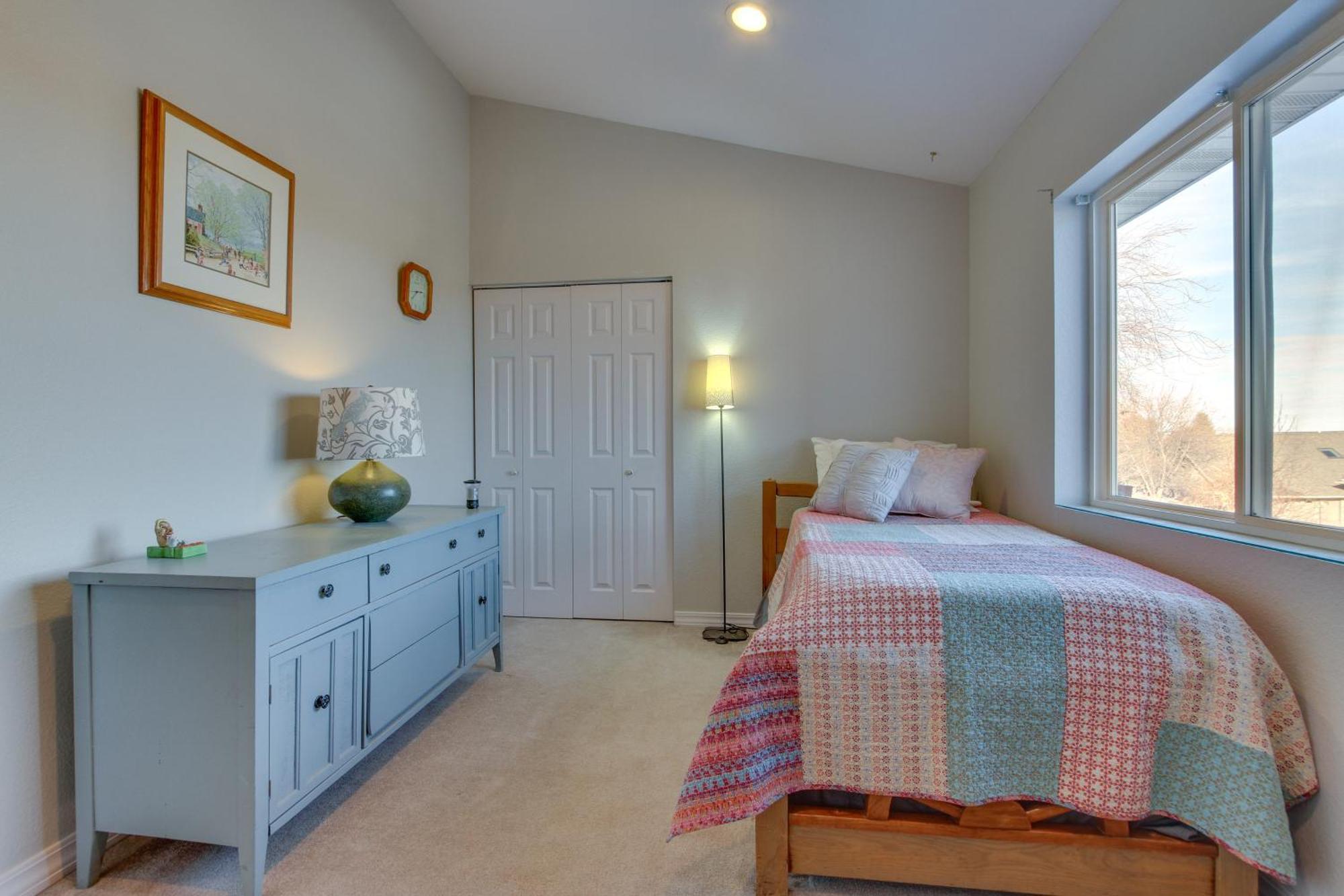 Inviting Great Falls Home With Wraparound Deck! Экстерьер фото