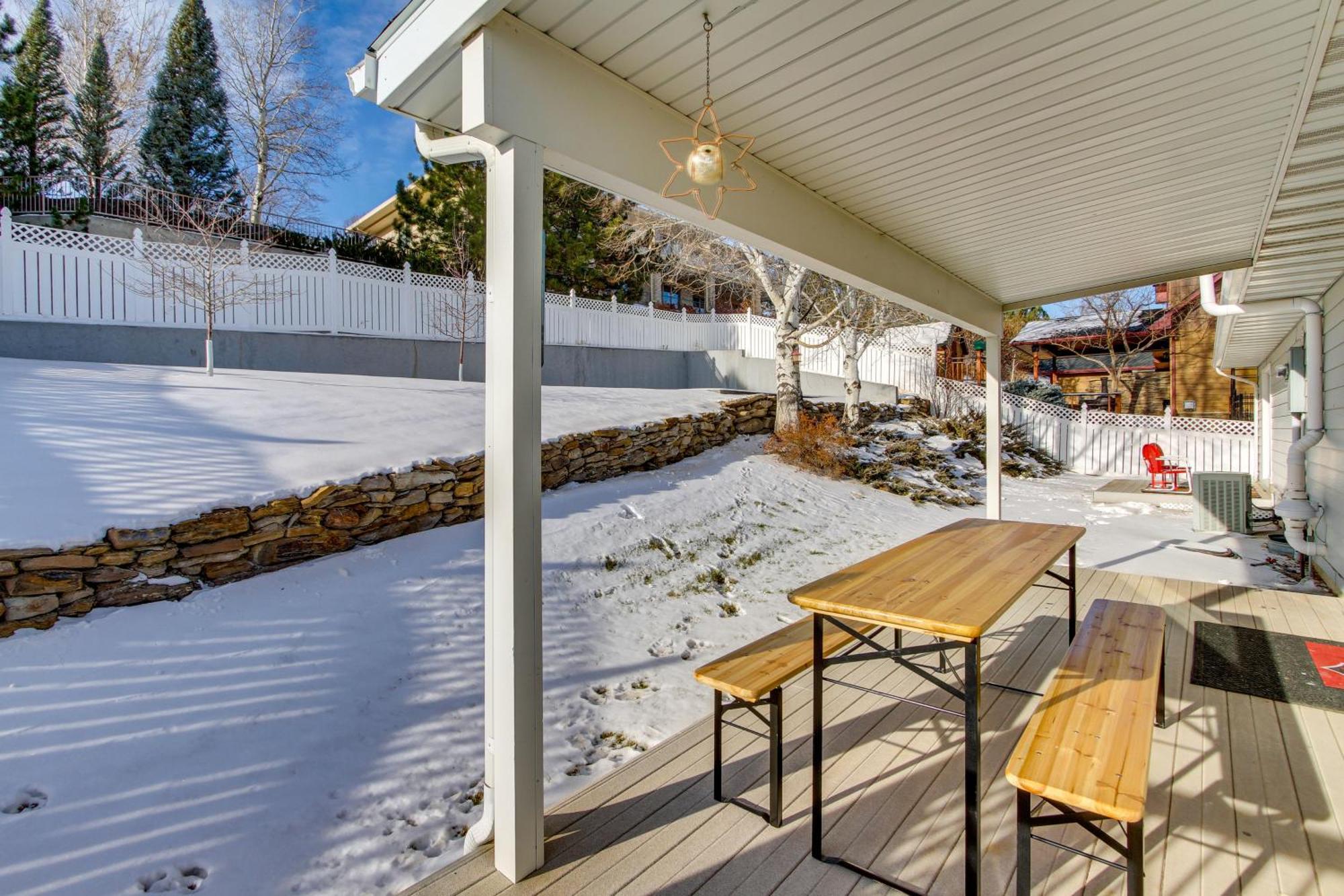 Inviting Great Falls Home With Wraparound Deck! Экстерьер фото
