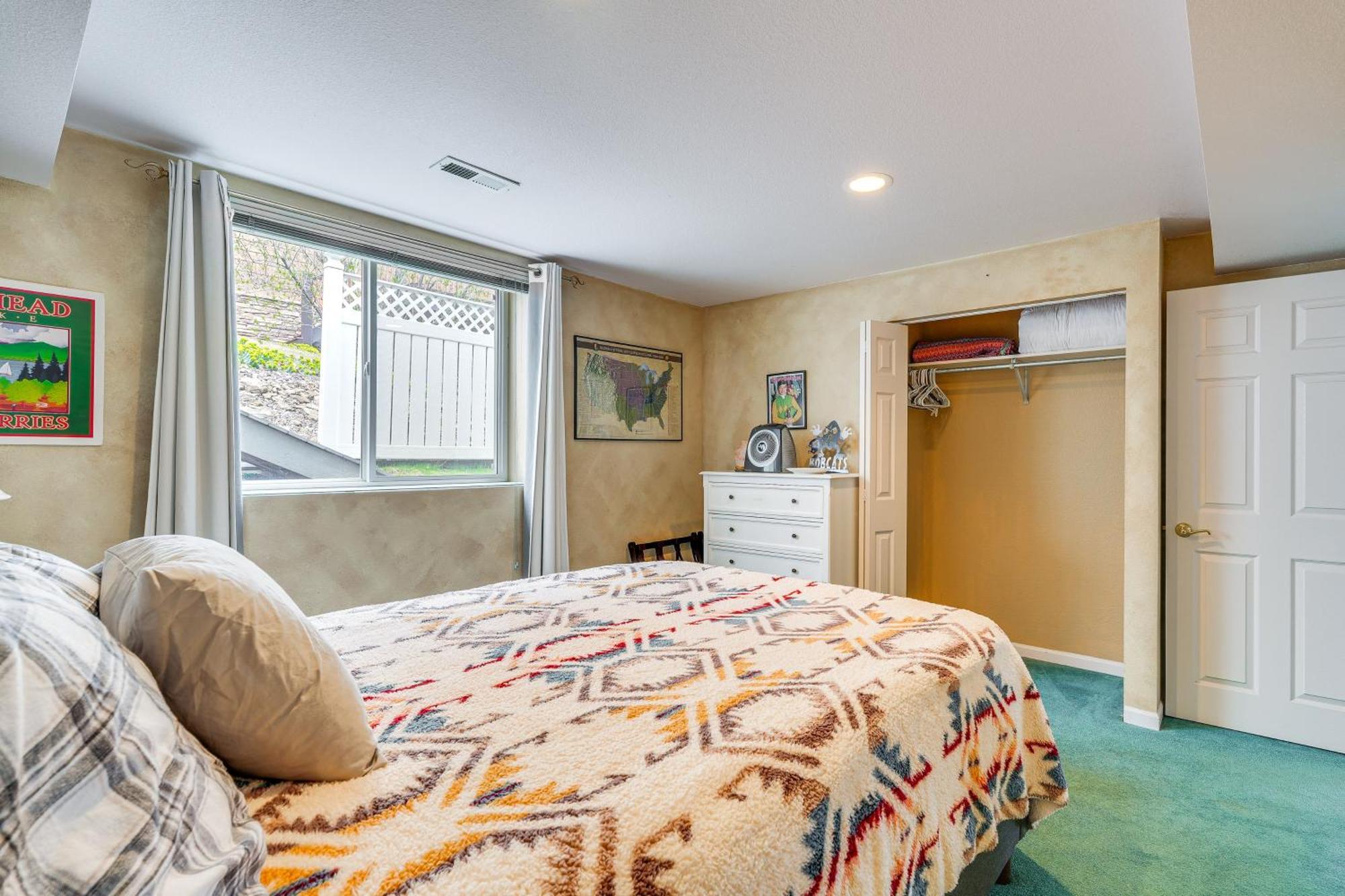Inviting Great Falls Home With Wraparound Deck! Экстерьер фото
