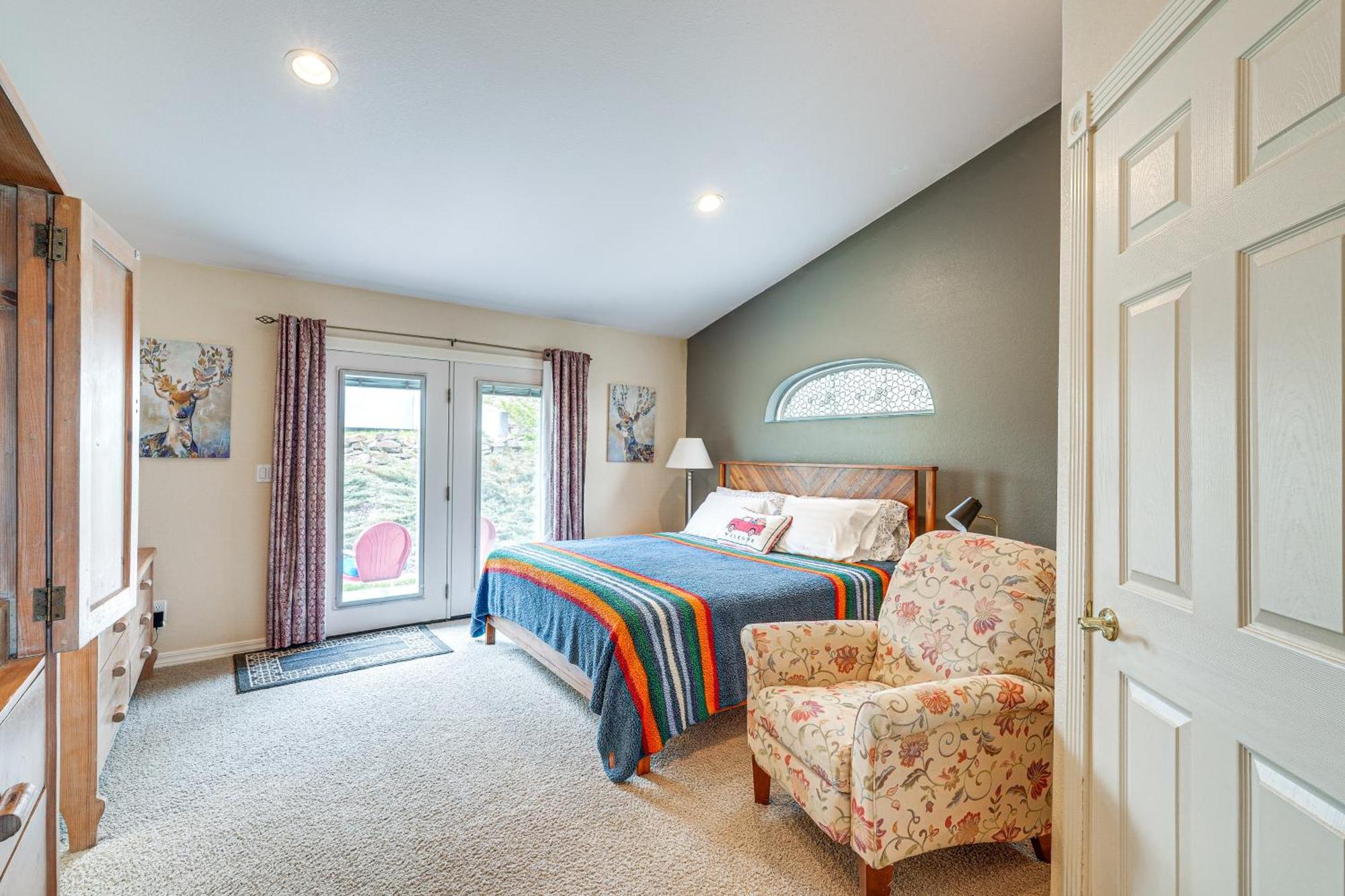 Inviting Great Falls Home With Wraparound Deck! Экстерьер фото