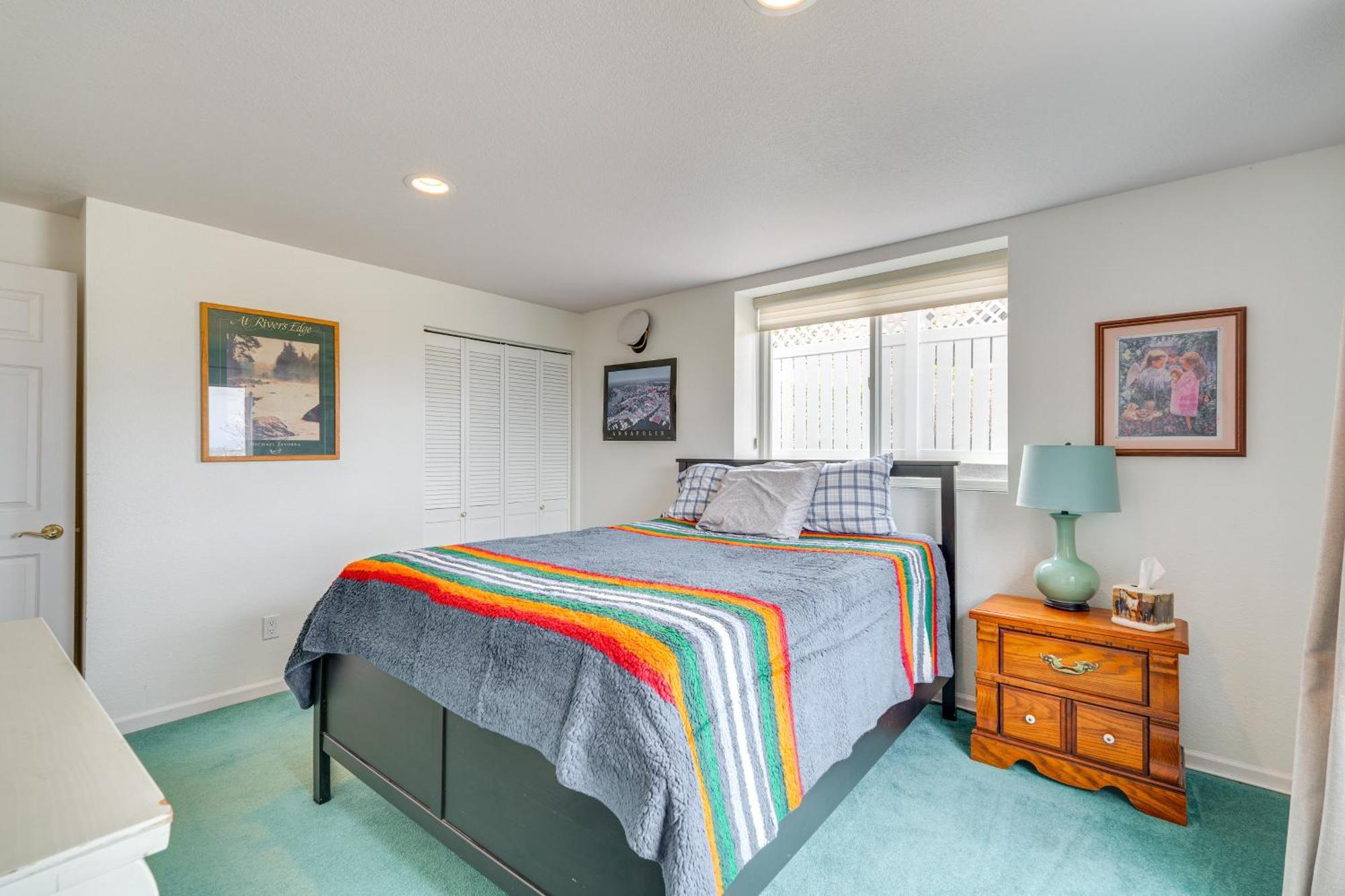 Inviting Great Falls Home With Wraparound Deck! Экстерьер фото