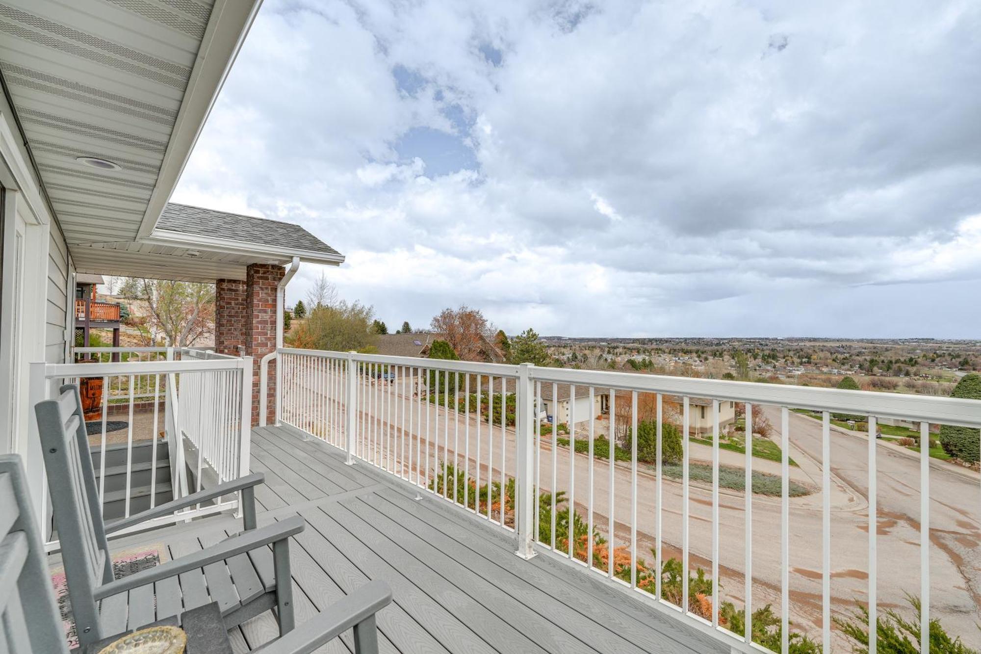 Inviting Great Falls Home With Wraparound Deck! Экстерьер фото
