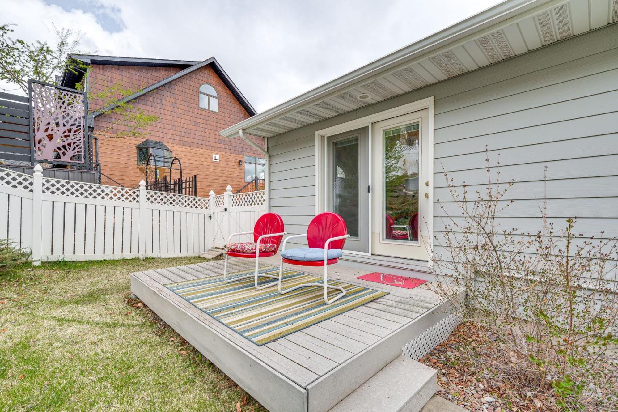 Inviting Great Falls Home With Wraparound Deck! Экстерьер фото